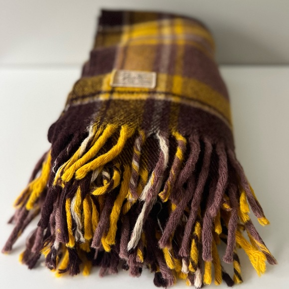 LK New Vintage Wool Stadium Game Day Throw Blanket 50x50 Faribo MN Maroon Gold - Picture 4 of 13